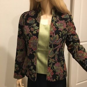 Women’s size 6 jacket w/matching tank top